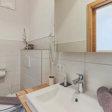 Brixen Near Lift, Cleaning Included * Brixen im Thale