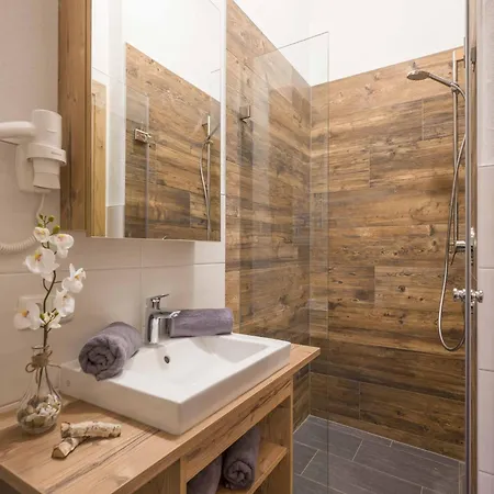 Brixen Near Lift, Cleaning Included Daire